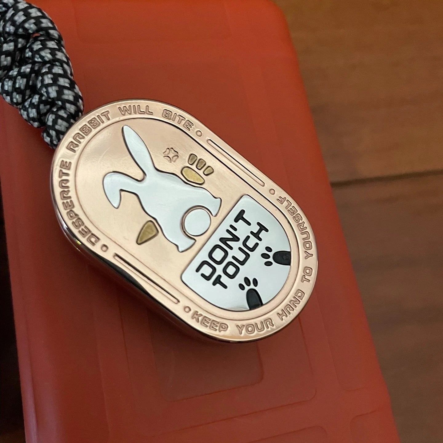 FINEDC Grumpy Rabbit Slider gold